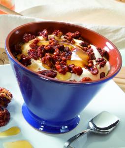 CREAM ICE CREAM WITH GLAZED WALNUTS & CARAMEL SAUCE