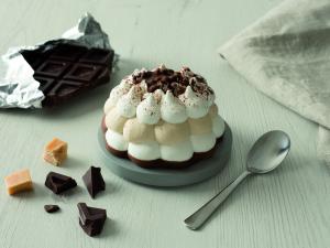 VANILLA & CARAMEL ICE CREAM WITH TOFFE SAUCE & ALMONDS