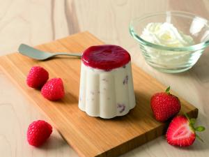 FLAN PANNA COTTA ICE CREAM with raspberry sauce & strawberry confit pieces