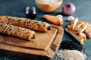 Asian Roll with Chicken and sesame mix 100g (Frozen)