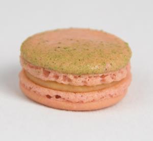 Guava Macaron
