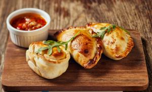 Mozzarella and Tomato Empanada 50g