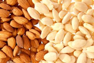 Almonds natural & blanched / roasted & salted