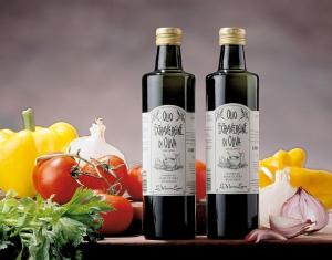 100% ITALIAN CULTIVAR TAGGIASCA EXTRA VIRGIN OLIVE OIL (Olio extravergine di oliva 100% Italiano cultivar taggiasca)