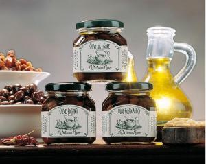 SPICY LIGURIAN OLIVES (Olive piccanti alla ligure)