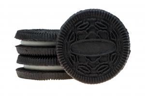 Sandwich biscuit with vanilla cream