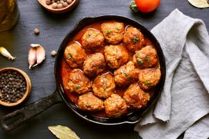 Meatballs in tomato sauce