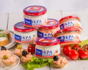 Capelin roe in sause