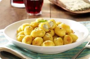 Gnocchi stuffed with Cacio & Pepe cream