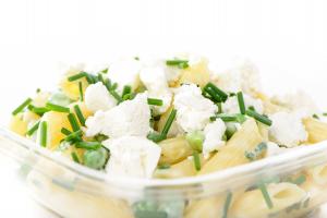 Cold pasta with goat cheese and mint 