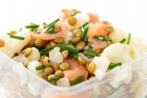 Energy salad with lentil and salmon