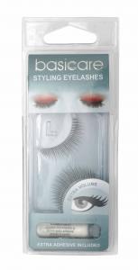 STYLING EYELASHES