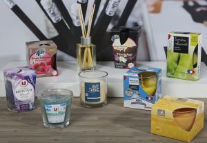 SCENTED GLASS CANDLES / CONTAINERS POURING