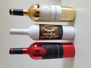 40 range wines // varnished bottles