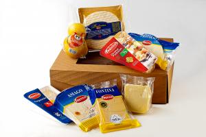 Mixed case with Italian cheese specialties