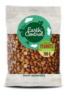 Peanuts with skin, roasted and salted