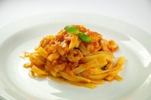 Sauce with mullet, shrimp and sea urchin