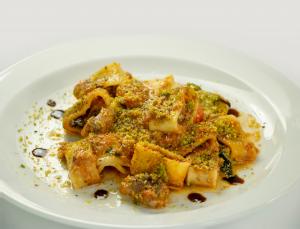 Calamarata with velvet sauce with swordfish, eggplant and pistachio