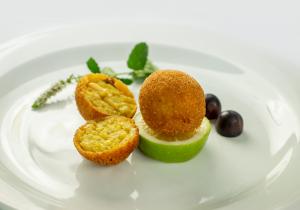 Arancinette with mojito and smoked swordfish