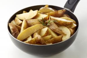 Potatoes wedges with skin