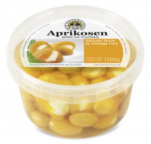 Apricots filled with fresh cheese