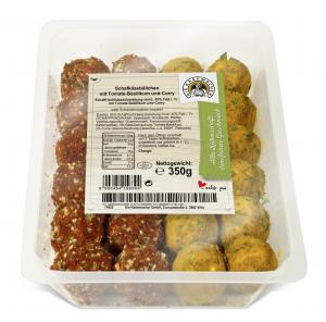 Sheep´s milk cheese bites with tomato-basil and curry