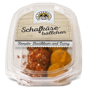 Sheep´s milk cheese bites with tomato-basil and curry