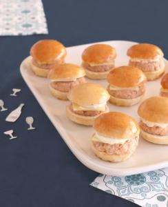 Mini salmon burgers