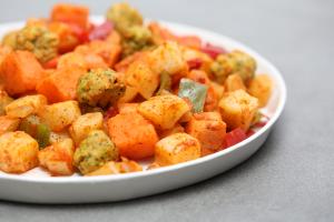 Vegan ready-to-eat meal // Falafel & sweet potato