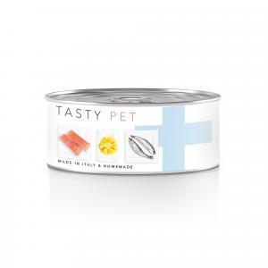 Cat wet food in cans