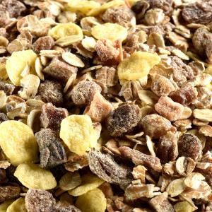 Organic crunchy fruit muesli
