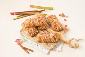 Rhubarb cinnamon braid 90g / 9493