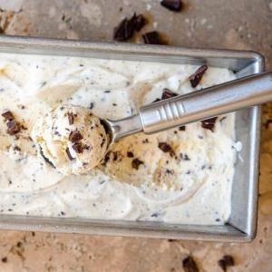 Bulk Ice Cream: Sizes: 4,2 liter tray (2250g) & 4,75 liter tray (2700g).