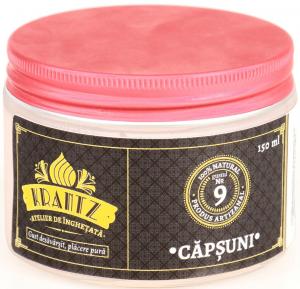 Artisanal Icecream with Strawberry