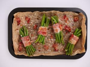 Green beans wrapped in bacon