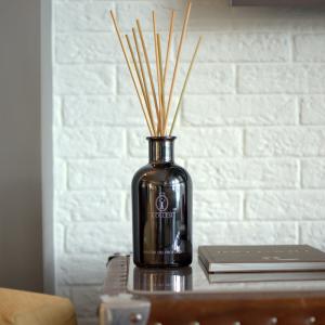 Home Fragrance Black Pack Diffuser + Refill + Sticks Fragrance Honey and sugar