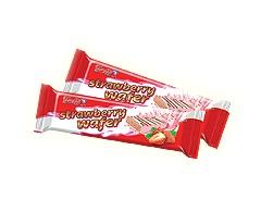 WAFER YOLLI WITH CREAM STRAWBERRY AND MILK COATING 25g