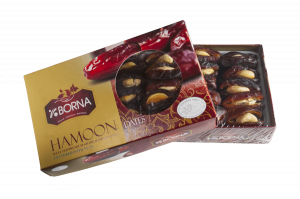 Pitted Hamoon dates centered with cashew